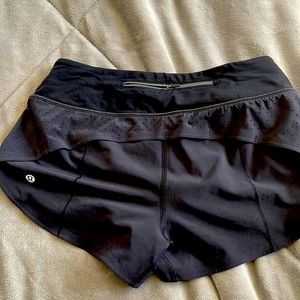 Lululemon Speed Up 2.5” shorts size 4